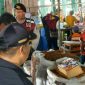 Momen operasi dan sosialiasi gempur rokok ilegal di pasar tradisional Pacitan. (Foto:Istimewa).