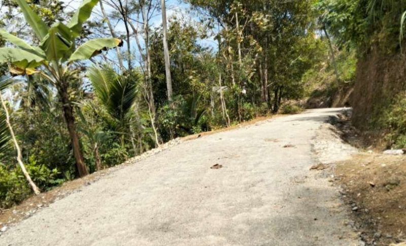 Ruas jalan Sudimoro-Karangmulyo teraspal lapen. (Foto:Istimewa).
