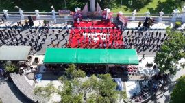 Momen prosesi Kirab Pemilu Tahun 2024 di Pacitan dari pantauan dokumentasi udara.
