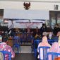 Proses penyerahan BLT DBHCHT bagi buruh tani di wilayah Kecamatan Bandar. (Foto:Istimewa).