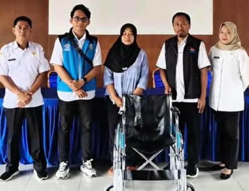 Penyaluran alat bantu untuk penyandang disabilitas di Kecamatan Punung. (Foto:Istimewa).