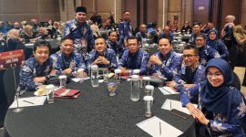 Saya (paling kiri) bersama teman-teman Divisi Hukum dan Pengawasan di Jawa Timur saat rakor di Tangerang.