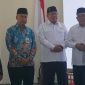 Penyerahan simbolis bantuan bedah rumah di Kabupaten Pacitan. (Foto:Istimewa).