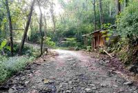 Jalan rusak Kluwih-Hadiwarno bakal diperbaiki. (Foto:Istimewa).