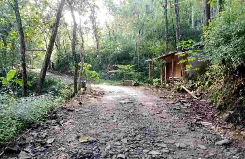 Jalan rusak Kluwih-Hadiwarno bakal diperbaiki. (Foto:Istimewa).