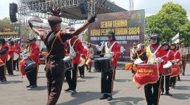 Suasana serah terima Kirab Pemilu Tahun 2024 di pelataran kantor Bupati Wonogiri, Jawa Tengah.