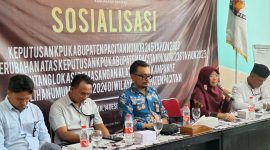 Usai dipastikan larangan pemasangan APK dihapus pasca permintaan revisi dari Sekda, KPU Pacitan maraton melakukan sosialisasi.