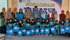 Camat M. Taufik Effendi ingatkan pentingnya pola asuh anak tepat dan sehat demi tumbuh kembang dan masa depan generasi berkualitas di Kecamatan Ngadirojo. (Foto : Lintas7.net).