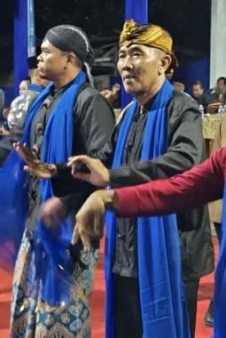 Upacara Adat ‘Jangkrik Genggong’ Wujud Syukur dari Hasil Laut