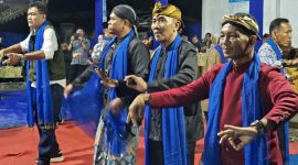 Pelestarian budaya Jangkrik Genggong di Desa Sidomulyo, Ngadirojo. (Foto : Lintas7.net).
