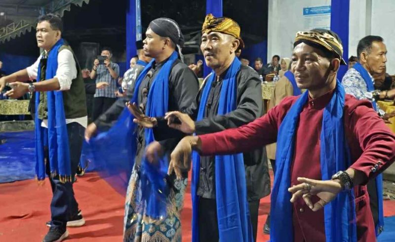 Pelestarian budaya Jangkrik Genggong di Desa Sidomulyo, Ngadirojo. (Foto : Lintas7.net).