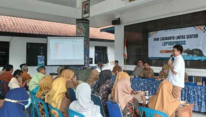 Mini lokakarya leptospirosis di pendapa Kecamatan Ngadirojo. (Foto : Lintas7.net).