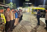 Camat dan Kapolsek pimpin apel pengamanan malam takbiran Hari Raya Idul Fitri. (Foto : Lintas7.net).