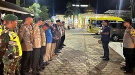 Camat dan Kapolsek pimpin apel pengamanan malam takbiran Hari Raya Idul Fitri. (Foto : Lintas7.net).