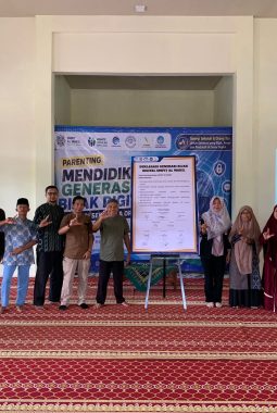 Sinergi Sekolah dan Orangtua: SMPIT Al-Wakil Gelar Parenting “Mendidik Generasi Bijak Digital”