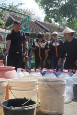 ARPAC Salurkan 35 Tangki Air Bersih untuk Warga Terdampak Kekeringan